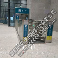 柳州站矩形、半高單向門(mén)和護(hù)欄